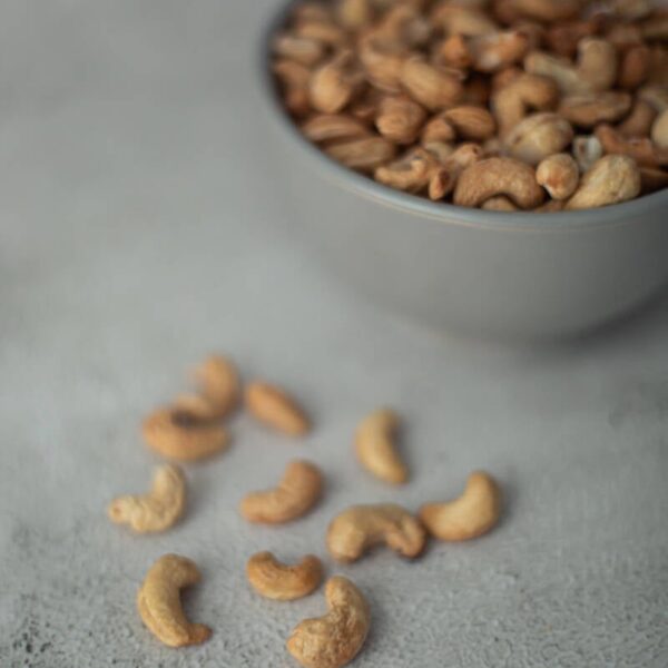 Raw Cashew Nuts — 100g